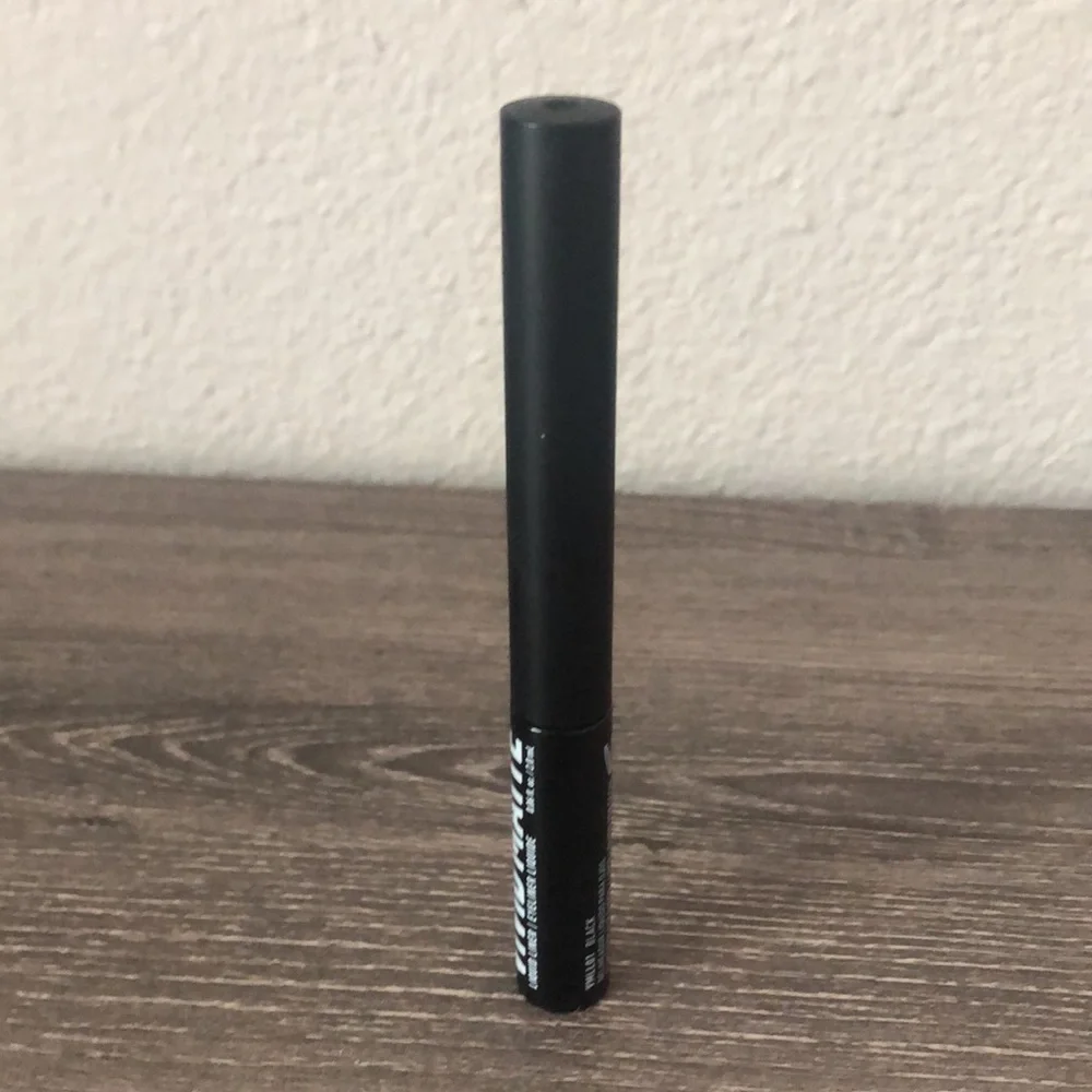 ❤️$6 NWT Vivid Matte Black Eyeliner 2ml